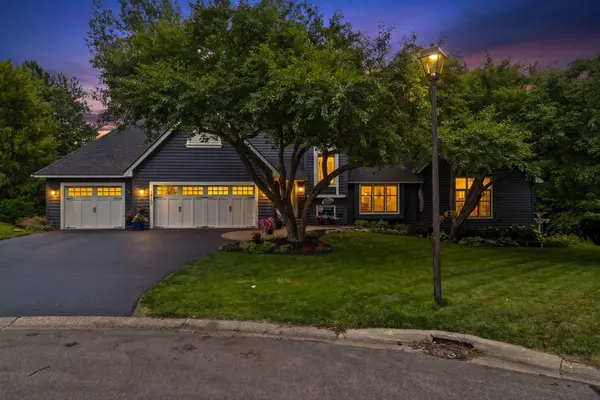 10730 Spoon RDG, Eden Prairie, MN 55347