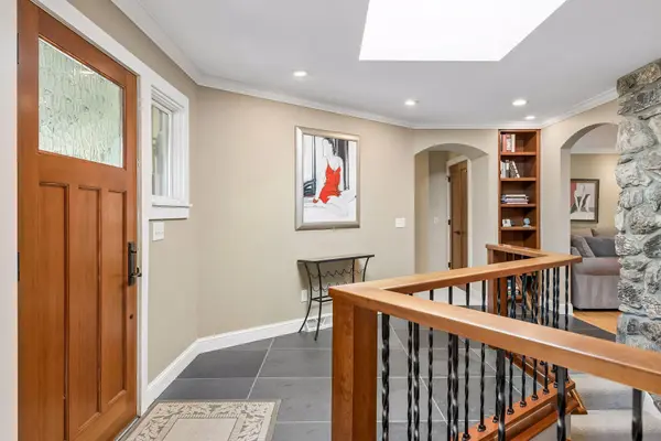 6201 Scotia DR, Edina, MN 55439