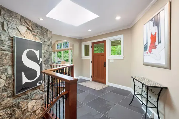 6201 Scotia DR, Edina, MN 55439