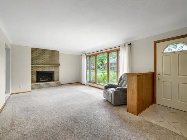 753 Valley View DR, River Falls, WI 54022