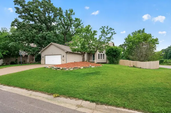 7001 46th ST N, Oakdale, MN 55128