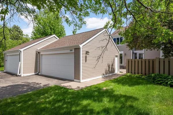 1159 Edgcumbe RD, Saint Paul, MN 55105