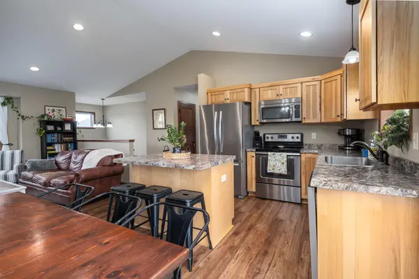 388 Dakota AVE, Roberts, WI 54023