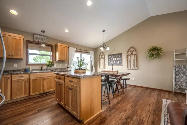 388 Dakota AVE, Roberts, WI 54023