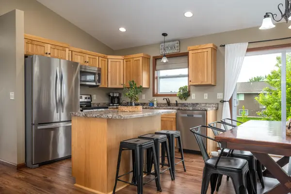 388 Dakota AVE, Roberts, WI 54023