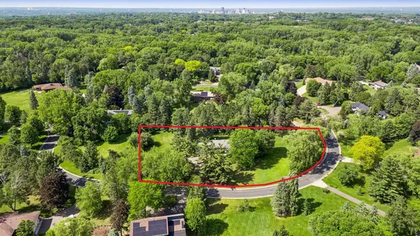 205 Oakview RD, West Saint Paul, MN 55118