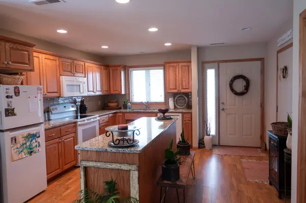 537 Cassandra DR, New Richmond, WI 54017
