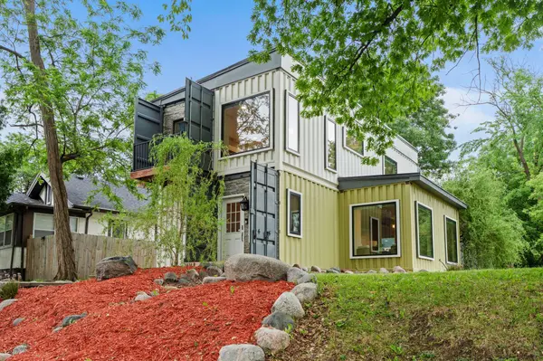 2434 Irving AVE N, Minneapolis, MN 55411
