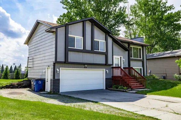 439 Birch LN, Moorhead, MN 56560