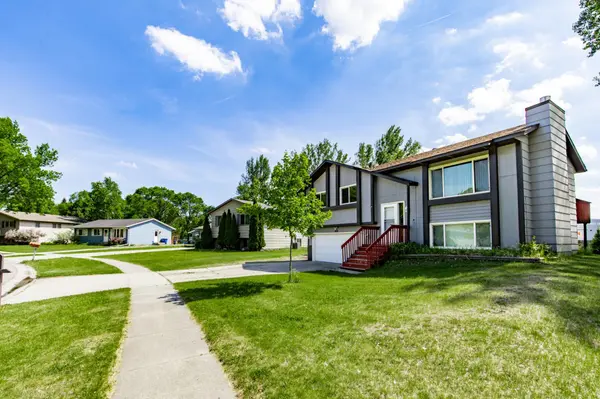 439 Birch LN, Moorhead, MN 56560
