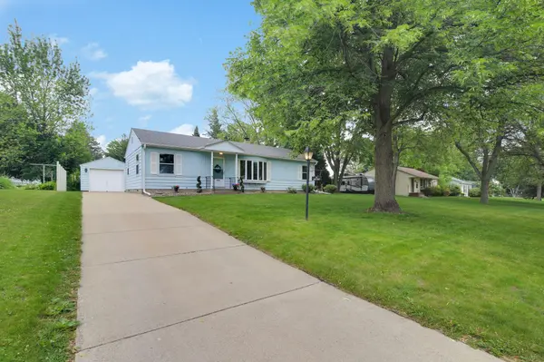 2968 Asbury ST, Roseville, MN 55113