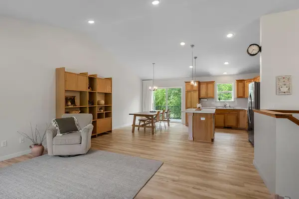 930 Breckenridge LN, Montrose, MN 55363