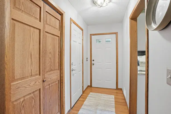 876 Curry TRL, Eagan, MN 55123