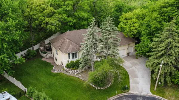 1711 Little Crow DR, South Saint Paul, MN 55075