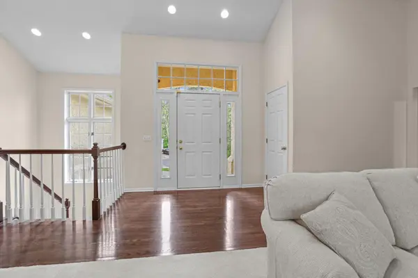 1711 Little Crow DR, South Saint Paul, MN 55075