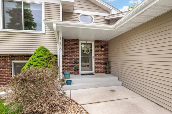 1896 Adele ST, Maplewood, MN 55109