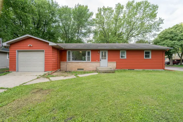 395 W Minnesota ST, Le Center, MN 56057
