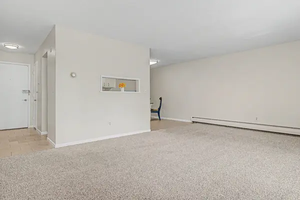 255 Westview DR #111, West Saint Paul, MN 55118