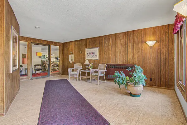 255 Westview DR #111, West Saint Paul, MN 55118