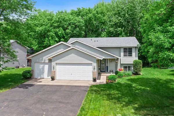 735 Marigold DR, Cambridge, MN 55008