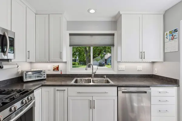 1420 Knoll DR, Shoreview, MN 55126