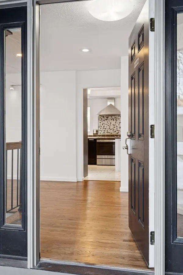 13124 April LN, Minnetonka, MN 55305