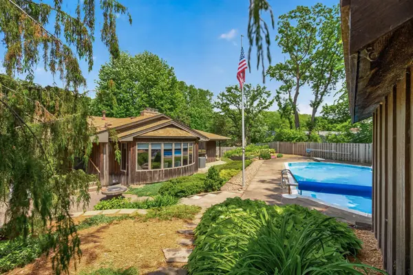 217 Arbor LN, Burnsville, MN 55337