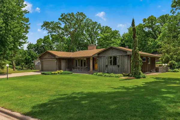 217 Arbor LN, Burnsville, MN 55337