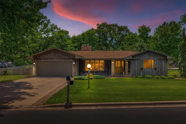 217 Arbor LN, Burnsville, MN 55337