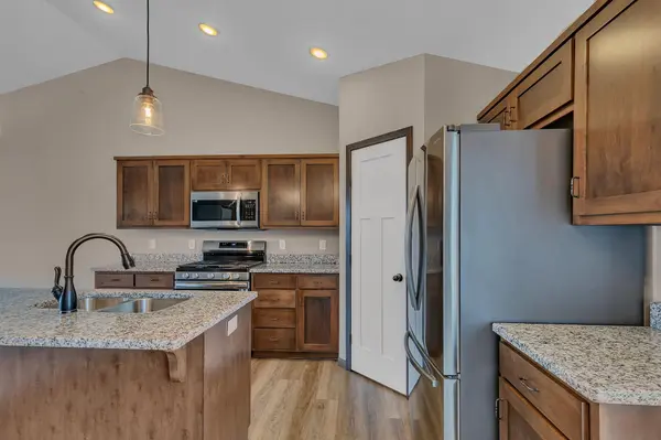 7824 Gunner DR, Clear Lake, MN 55319