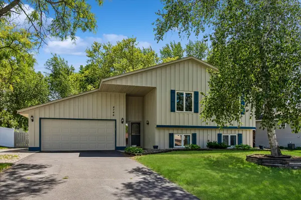 4746 141st ST W,  Apple Valley,  MN 55124