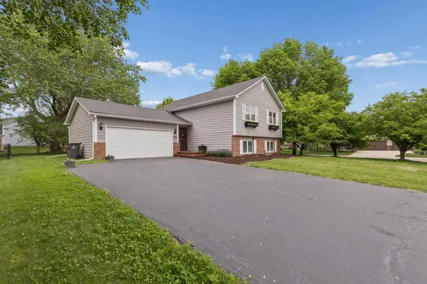 7250 Cactus Curve, Chanhassen, MN 55317