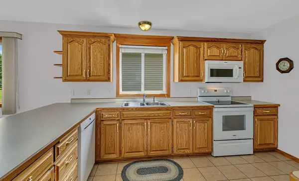 1037 Diamond Willow CIR, Waite Park, MN 56387