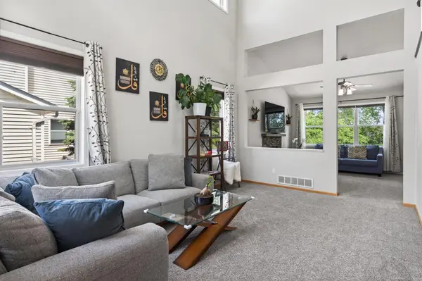 3351 N View LN, Woodbury, MN 55125