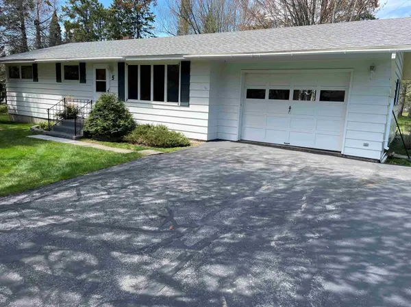 5 Birch Grove RD, Esko, MN 55733
