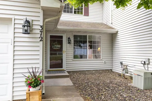 372 Gironde CT, Woodbury, MN 55125