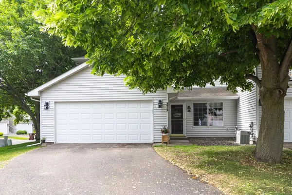 372 Gironde CT, Woodbury, MN 55125
