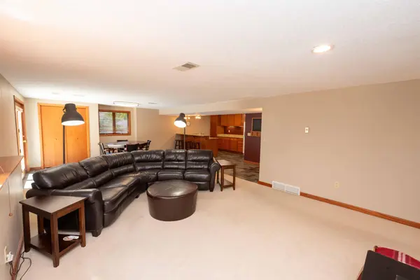 375 Bohlken DR, Hastings, MN 55033
