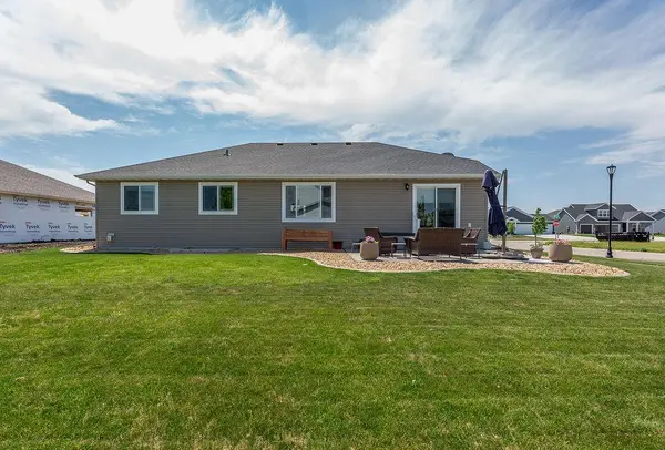 3977 49th AVE S, Fargo, ND 58104