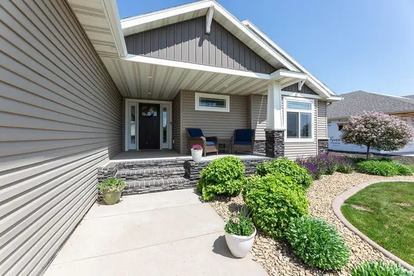 3977 49th AVE S, Fargo, ND 58104