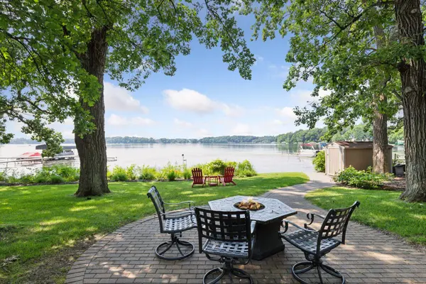8736 Lake Riley DR, Chanhassen, MN 55317