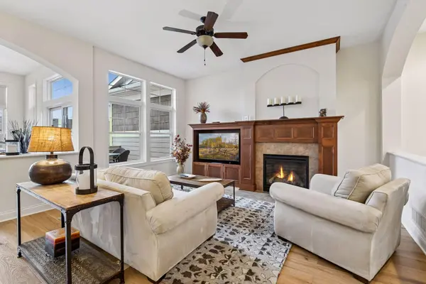 8736 Lake Riley DR, Chanhassen, MN 55317