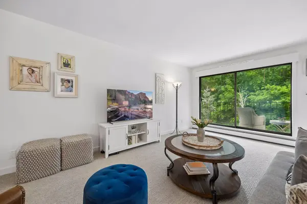 215 Barry AVE S #218, Wayzata, MN 55391