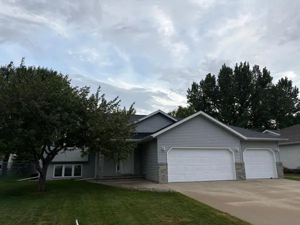 1907 33rd ST S, Moorhead, MN 56560
