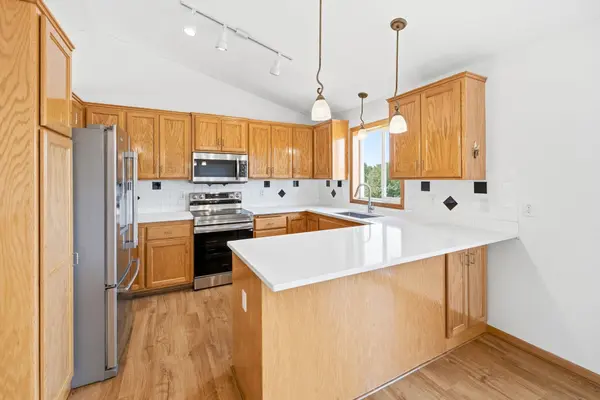 1026 Pioneer TRL SE, Cambridge, MN 55008