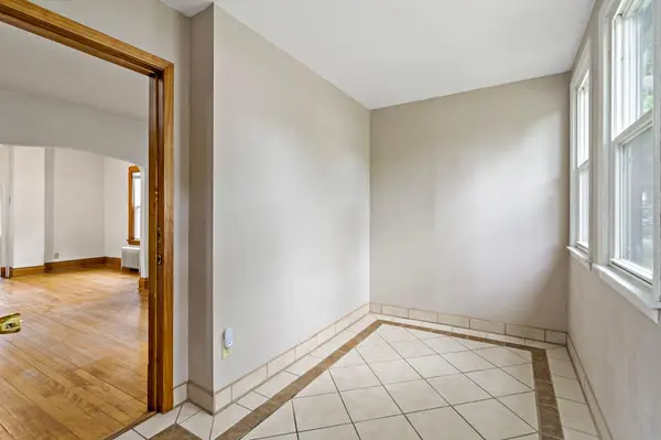 996 Charles AVE, Saint Paul, MN 55104