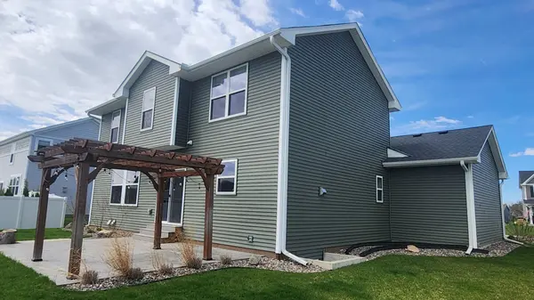 14322 Berkshire LN N, Dayton, MN 55327