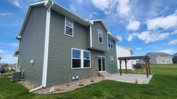 14322 Berkshire LN N, Dayton, MN 55327