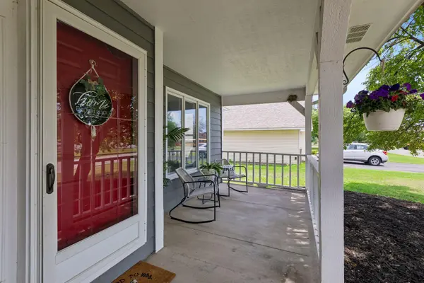 8906 Woodhall XING N, Brooklyn Park, MN 55443