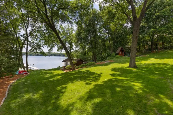 365 Pleasant View RD, Chanhassen, MN 55317